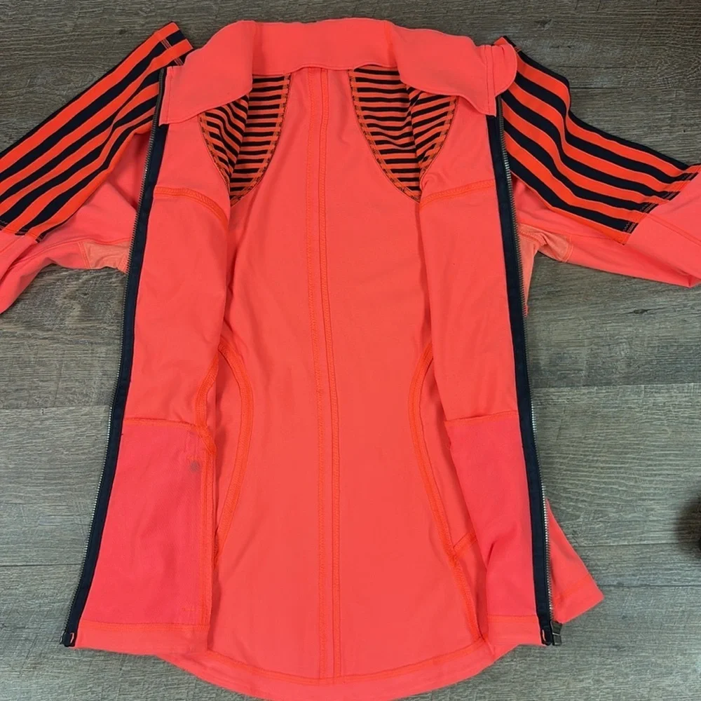 Lululemon Forme Jacket Light Flare / Classic Stripe Inkwell Size 6